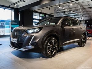 2023 Peugeot 2008 Allure 1.2 100bhp Manual - Image 4