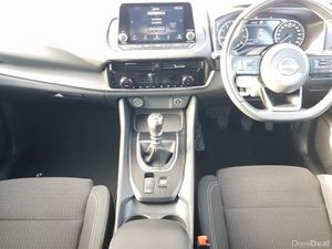 Nissan Qashqai 1.3 PET MILD HYBRID SV **€3,000 Scr - Image 4