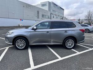 Mitsubishi Outlander 4H, 4WD, AUTOMATIC, PLUG IN H - Image 3