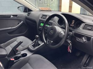 Volkswagen Jetta 1.6 TDI SE BLUEMOTION 105PS 4DR - Image 3