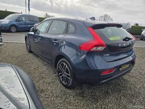 Volvo V40 Momentum - Image 3
