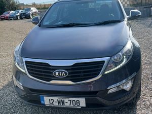 Rare 4x4 Kia Sportage 2012 AWD - Image 2