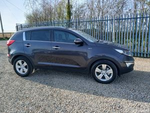 Rare 4x4 Kia Sportage 2012 AWD - Image 3