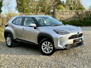 2024 Toyota Yaris Cross 1.5 Hybrid Luna Automatic - Image 3