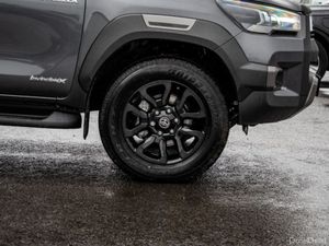 Toyota Hilux INVINCIBLE X 4WD - Image 3