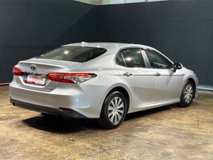 Toyota Camry HYBRID - TOYOTA SAFETY SENSE - CRUISE - Image 4