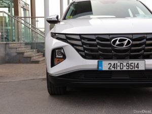 Hyundai Tucson 2WD Comfort Plus HEV Auto, Low Mile - Image 2