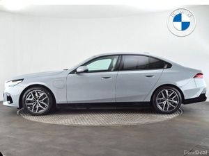 BMW 5-Series 530e M Sport Saloon - Image 3