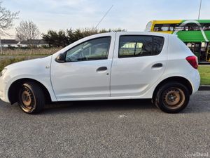 Stunning Dacia Sandero 2015 - Image 2