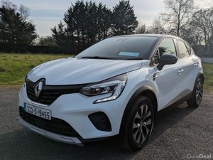 RENAULT CAPTUR LIMITED LOW KMS - Image 4