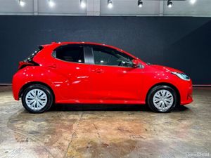 Toyota Yaris 1.5 HYBRID AUTOMATIC - CRUISE CONTROL - Image 3