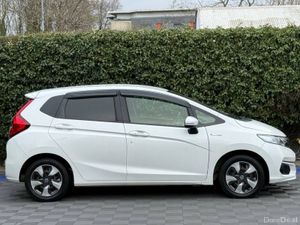 Honda Fit F-PACKAGE 1.5 HYBRID // HEATED SEATS // - Image 2