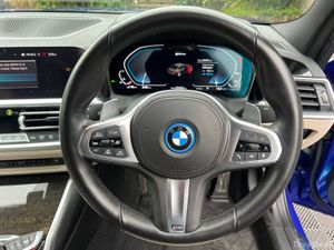 BMW 3-Series 330e M-SPORT COMPETITION 2.0 HYBRID / - Image 4