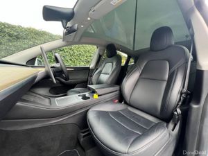 Tesla Model Y RWD // PAN ROOF // AUTOPILOT // LEAT - Image 2