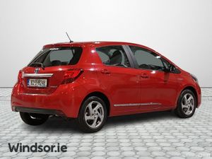 Toyota Yaris Hybrid Luxury - Image 2