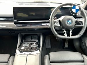 BMW i5 eDrive40 M Sport Pro Saloon - Image 4
