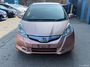 2013 Honda Fit Hybrid Automatic/ She,S Fine Style - Image 2