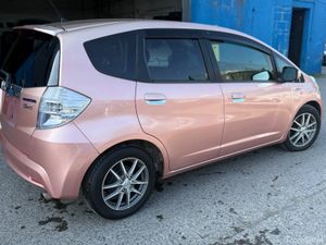 2013 Honda Fit Hybrid Automatic/ She,S Fine Style - Image 3