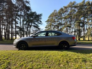 Skoda Superb 2022 TDI Stunning Car - Image 4