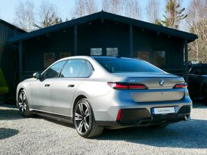 2025 BMW i7 M Sport Pro X-Drive 60 - Image 4