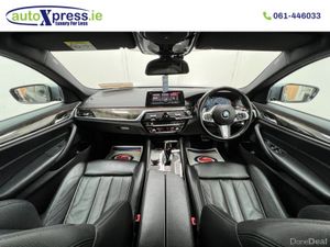 BMW 5-Series 523D M-SPORT Automatic, Reverse camer - Image 2