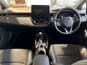 Toyota Corolla 1.8 Hybrid Luna Sport Hatchback - Image 4