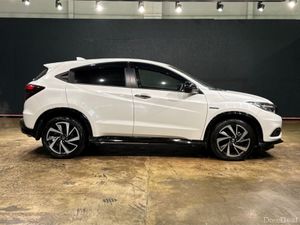 Honda Vezel RS EDITION - HYBRID - HALF BLACK LEATH - Image 3