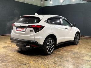 Honda Vezel RS EDITION - HYBRID - HALF BLACK LEATH - Image 4