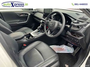 Toyota RAV4 4WD HYBRID G, Ultra Low mileage - Image 2