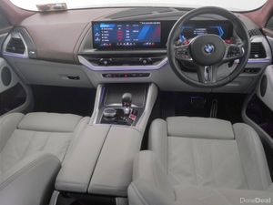 BMW XM 4.4 - Image 4