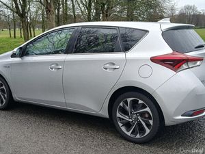 Toyota Auris 2016 *HYBRID 1.8 AUTO* IRISH CAR - Image 2