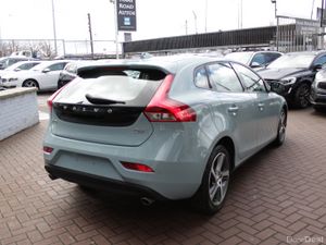 2020 VOLVO V40 2.0D D4 ESTATE 5DR AUTOMATIC - Image 4