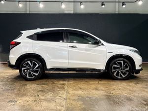 Honda Vezel RS EDITION - BLACK HALF LEATHER SEATS - Image 3