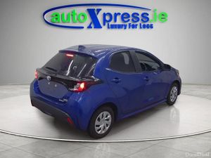 Toyota Yaris 1.5 HYBRID X Automatic, Reversing cam - Image 3