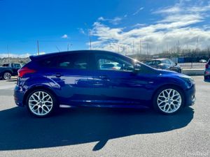 Ford Focus ST Line 1.5 Diesel - Image 2