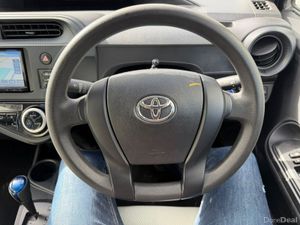 19 TOYOTA AQUA HYBRID - Image 3