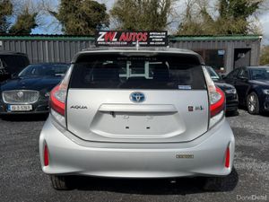 19 TOYOTA AQUA HYBRID - Image 4