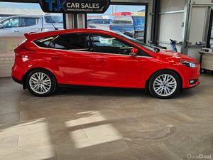 16 FORD FOCUS ZETEC DIESEL - Image 2
