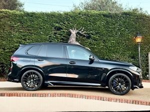 211 D BMW X5 M SPORT HYBRID CREWCAB WITH VAT - Image 3