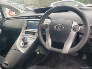 Toyota Prius 2015 - Image 2