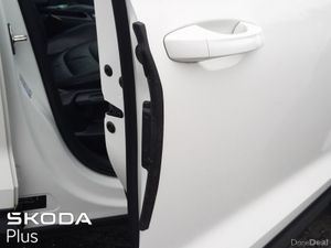 Skoda Kodiaq **PETROL**AUTO**LEATHER**AMBITION**7 - Image 3