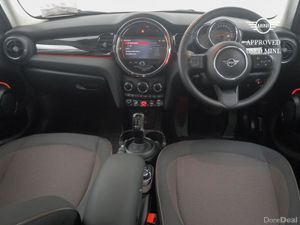 Mini Cooper 5-Door Cooper Classic - Image 4