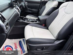 Kia Sorento 2.2 DIESEL AUTO 7 SEATS - Image 4