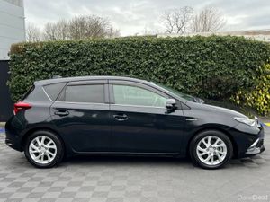 Toyota Auris 1.8 HYBRID AUTO // 16" ALLOYS // HALF - Image 2