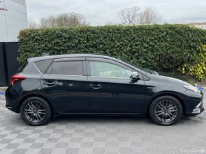 Toyota Auris 1.8 HYBRID // LEATHER HEATED SEATS // - Image 2