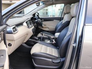 Kia Sorento Platinum 2WD - Image 3
