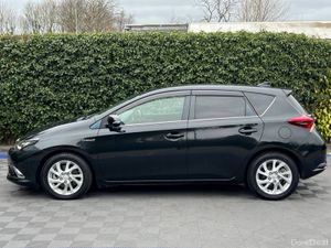 Toyota Auris 1.8 HYBRID // HALF LEATHER INTERIOR / - Image 3