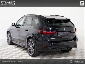 BMW iX1 M-SPORT PRO xDRIVE 30. SAPPHAIRE BLACK MET - Image 2