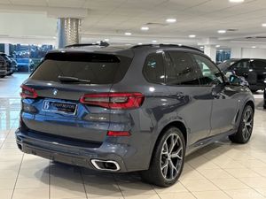 BMW X5 45e M-SPORT PRO=PAN ROOF//LIGHT INTERIOR//L - Image 3