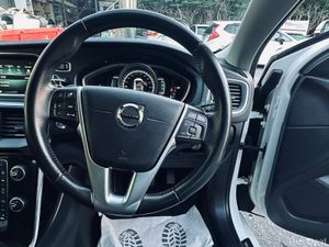 VOLVO V40 2017 2.0DIESEL D4 EDITION - Image 4